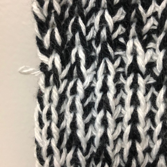 NWT Calvin Klein infinity black & white scarf - Picture 10 of 10